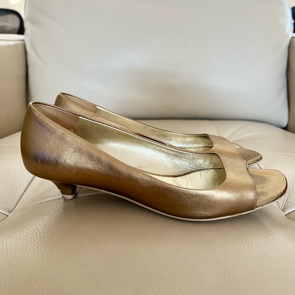 Salvatore Ferragamo Gold Lamb Leather Pumps DB81715 E830 (size 6) - Picture 6 of 6